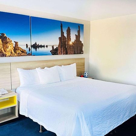 Days Inn By Wyndham Ridgecrest Near China Lake Naval Station Extérieur photo