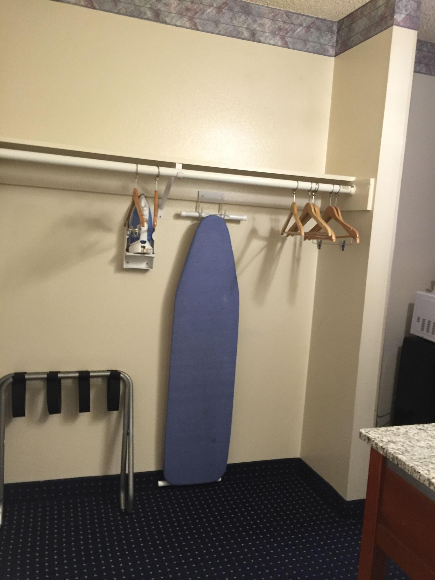 Days Inn By Wyndham Ridgecrest Near China Lake Naval Station Extérieur photo