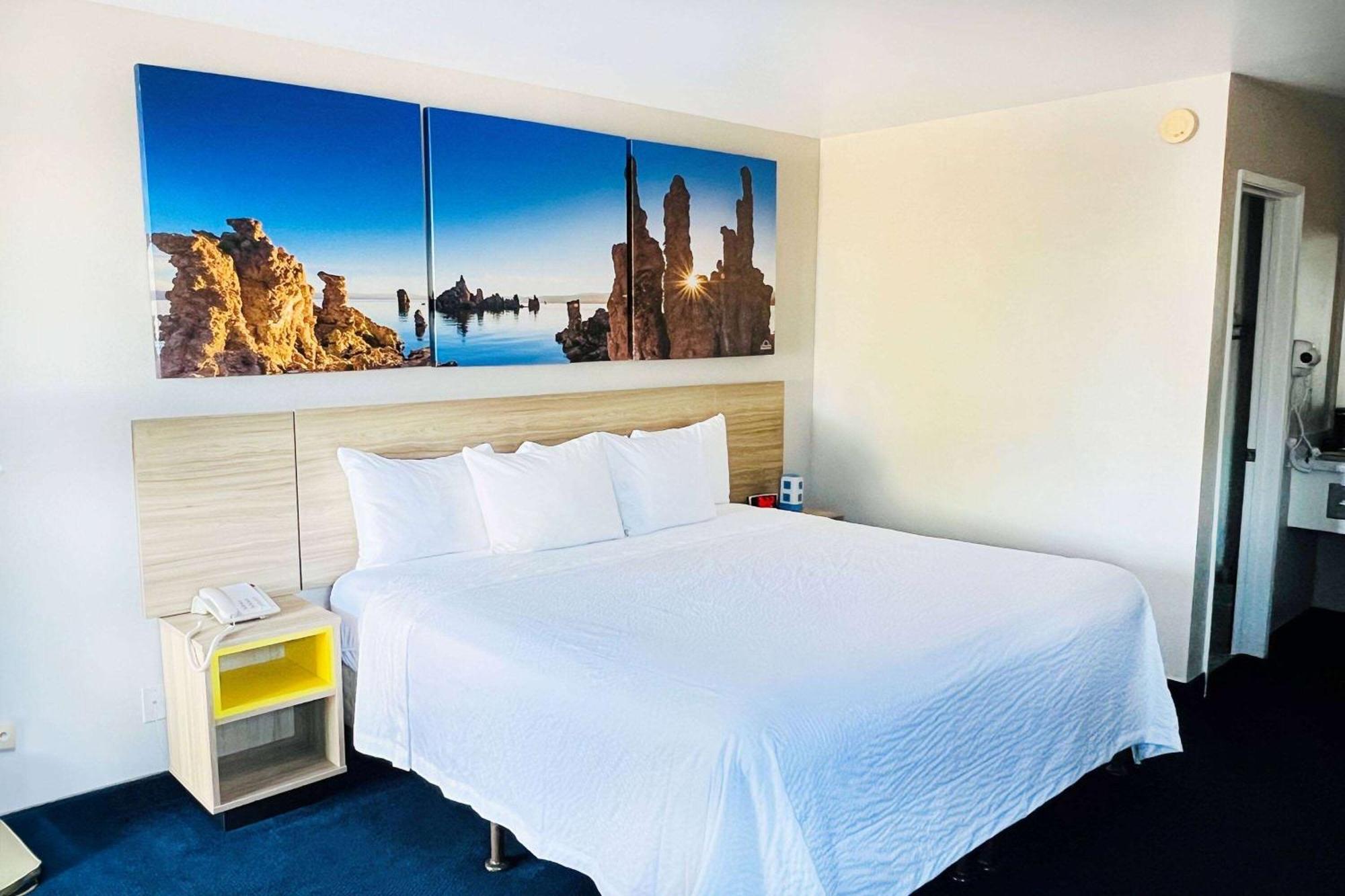 Days Inn By Wyndham Ridgecrest Near China Lake Naval Station Extérieur photo