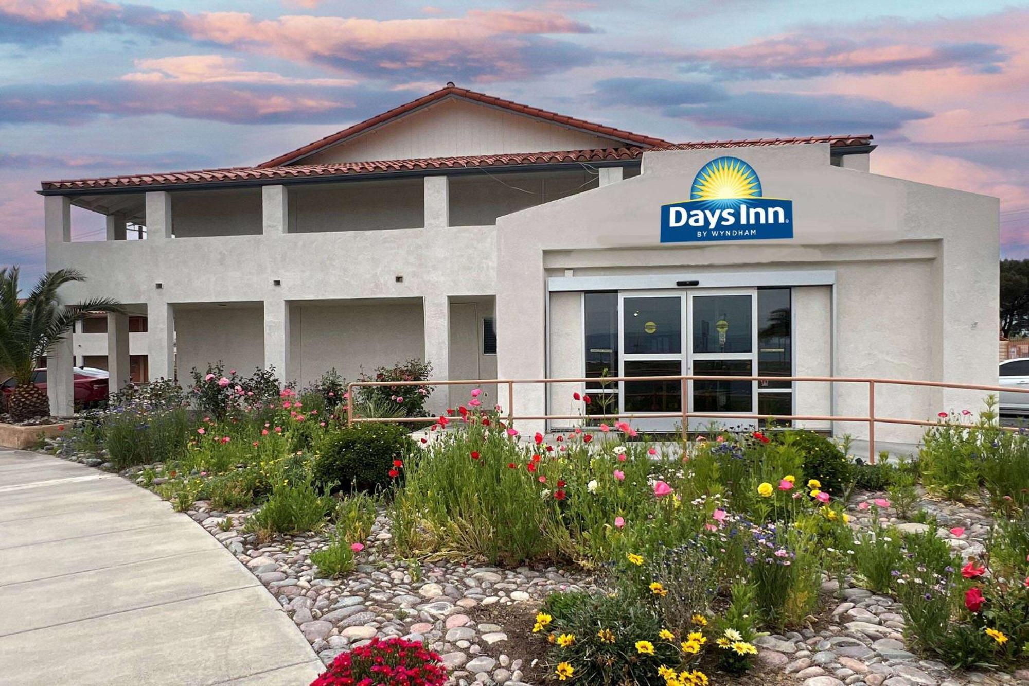 Days Inn By Wyndham Ridgecrest Near China Lake Naval Station Extérieur photo