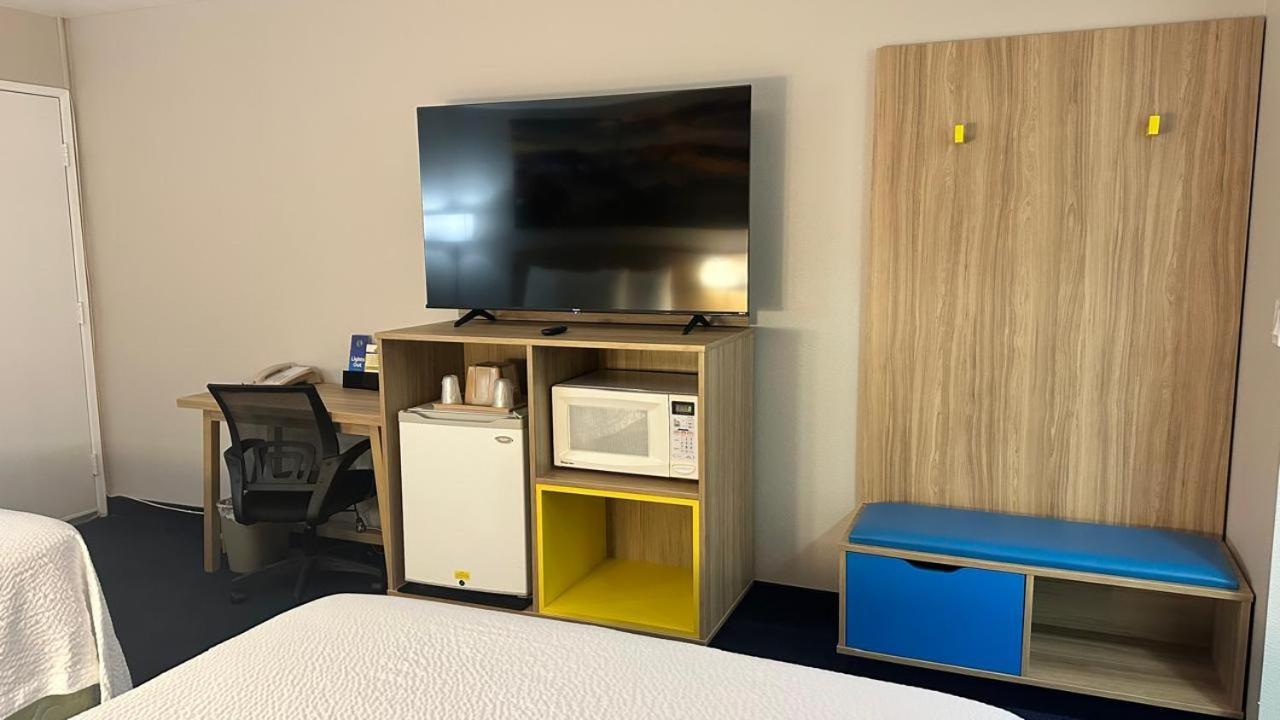 Days Inn By Wyndham Ridgecrest Near China Lake Naval Station Extérieur photo