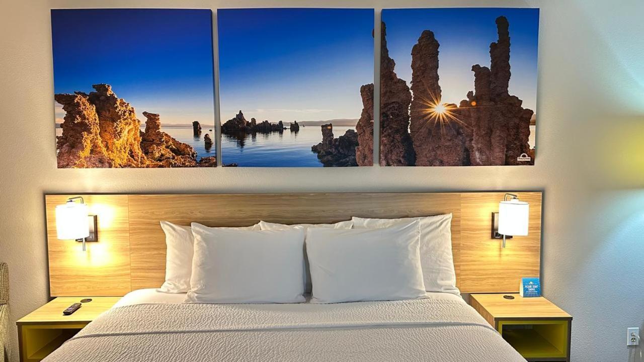 Days Inn By Wyndham Ridgecrest Near China Lake Naval Station Extérieur photo