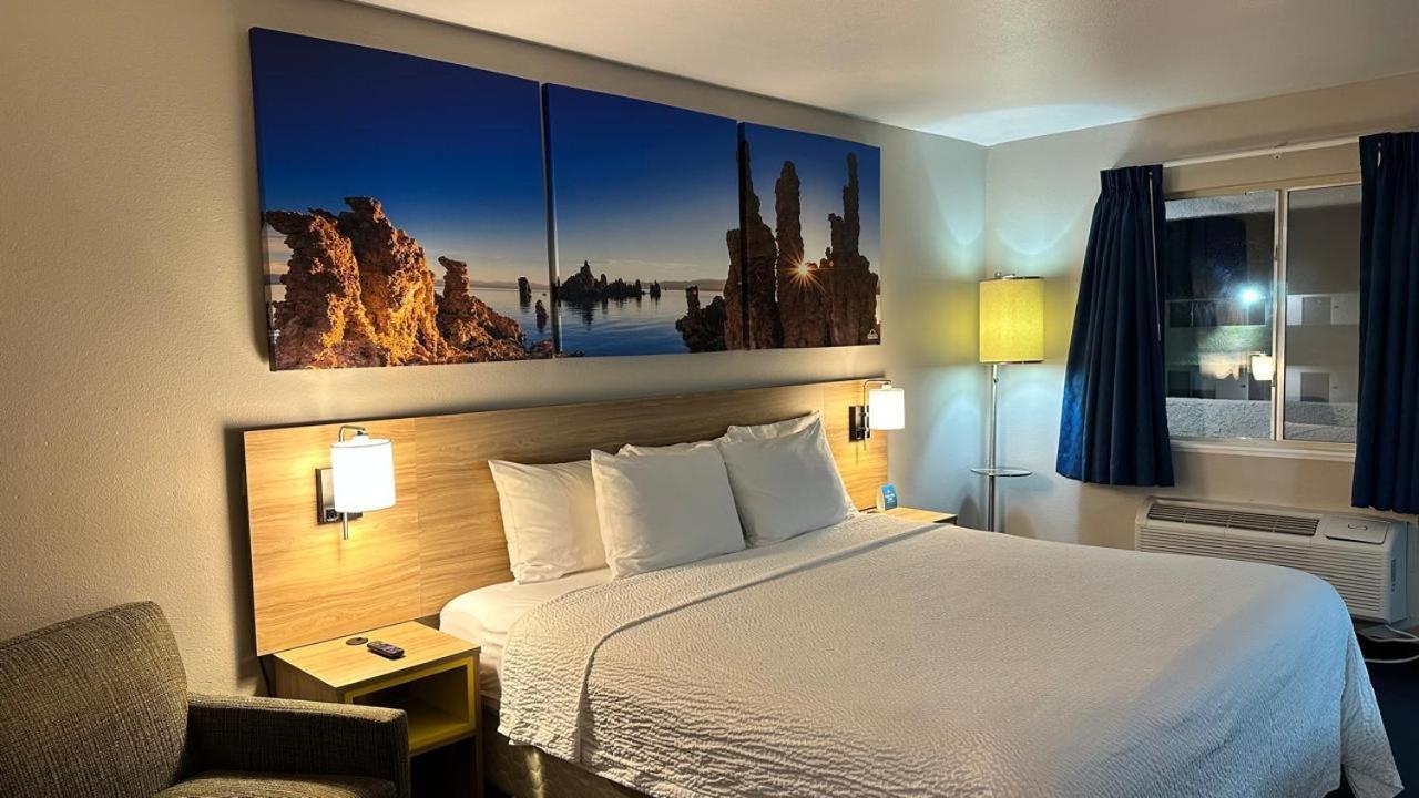 Days Inn By Wyndham Ridgecrest Near China Lake Naval Station Extérieur photo