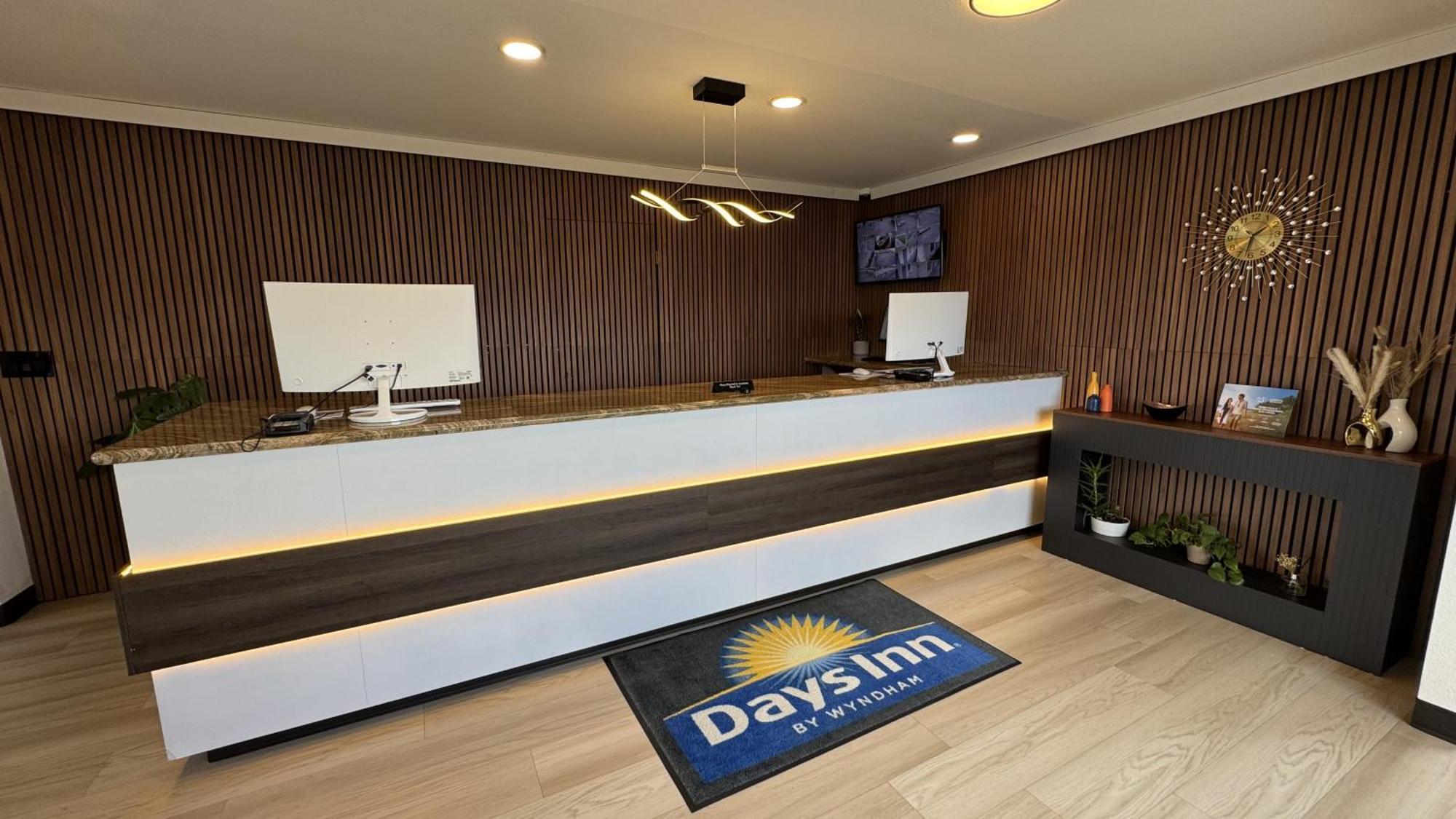 Days Inn By Wyndham Ridgecrest Near China Lake Naval Station Extérieur photo