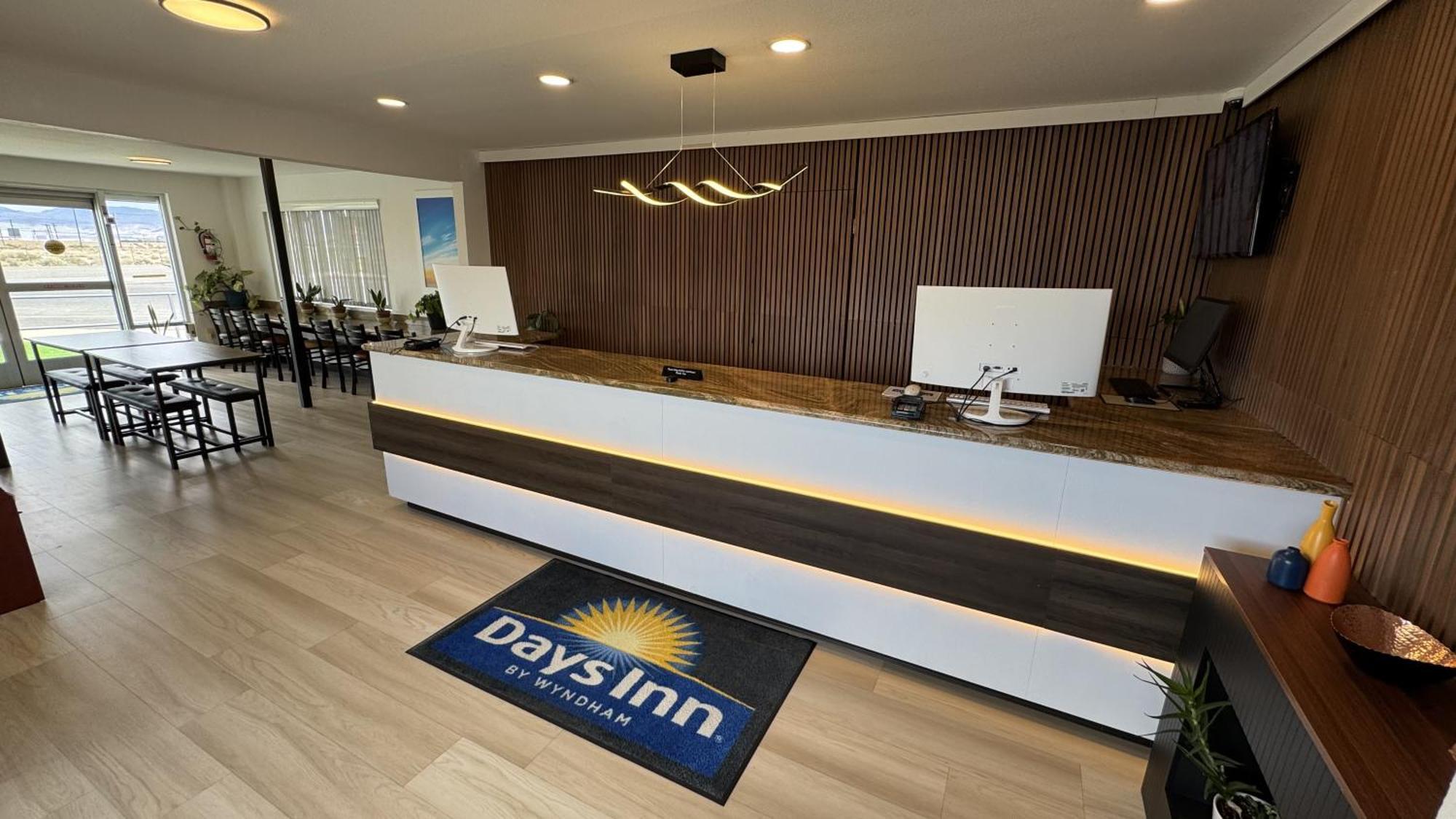 Days Inn By Wyndham Ridgecrest Near China Lake Naval Station Extérieur photo
