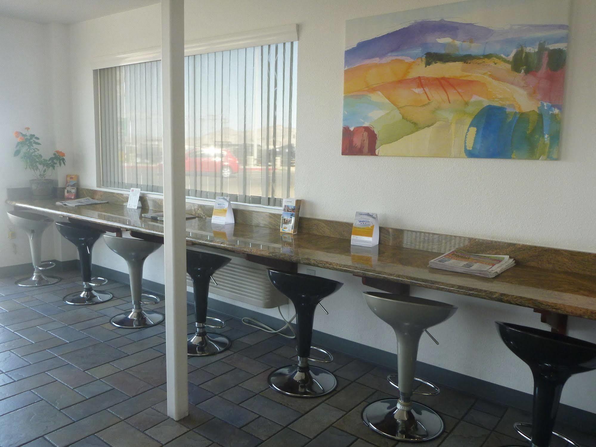 Days Inn By Wyndham Ridgecrest Near China Lake Naval Station Extérieur photo